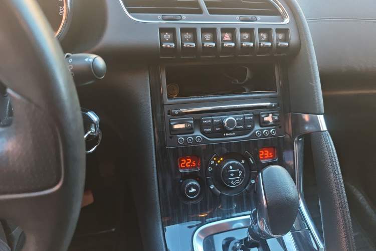 Used Peugeot 3008 2013 1.6THP Automatic Prestige Edition Audio And AC Panel