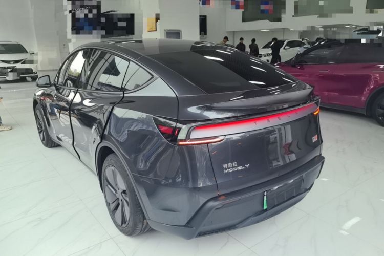 Used Tesla Model Y 2025 Rear-Wheel Drive First Edition Exterior 2