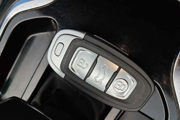 Used Hongqi E-QM5 2023 Revised Version Basic Travel Edition Vehicle Key