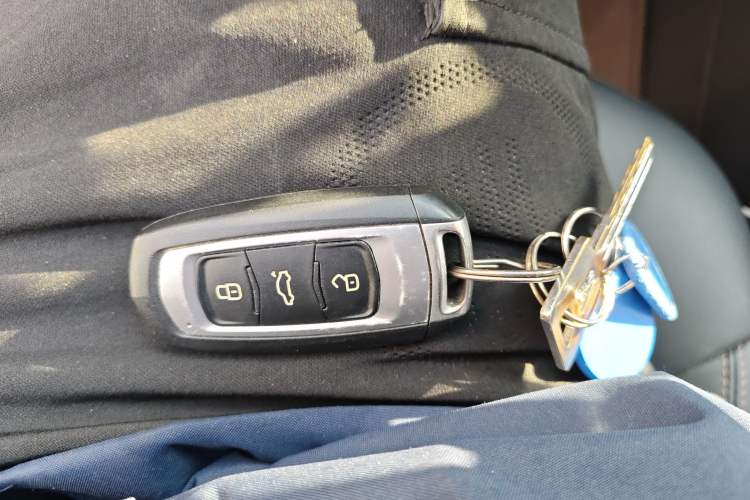 Used Geely Auto Emgrand GS 2017 Elegant Edition 1.3T Automatic Smart Connectivity Model Vehicle Key