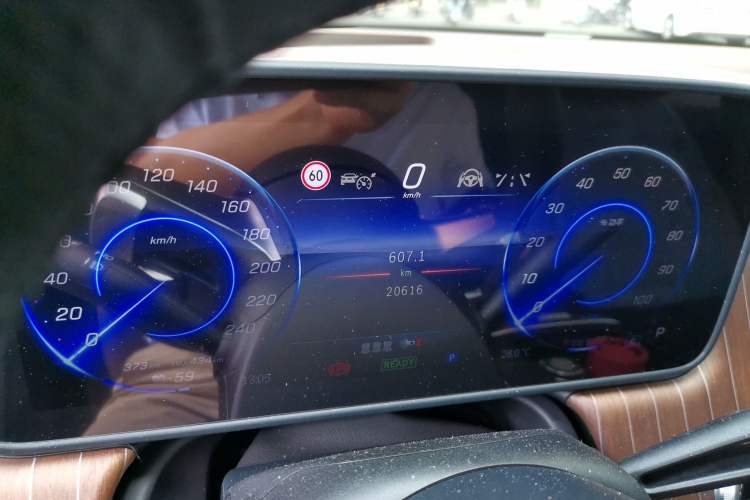 Used Mercedes-Benz EQE SUV 2024 350 4MATIC Luxury Edition Instrument Cluster