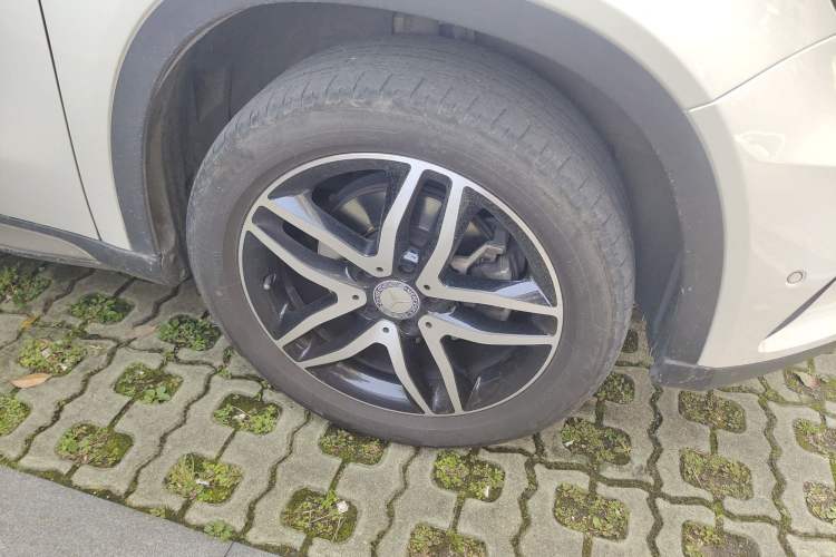 Used Mercedes-Benz GLA 2017 GLA 220 4MATIC Fashion Model Right Front Wheel Hub