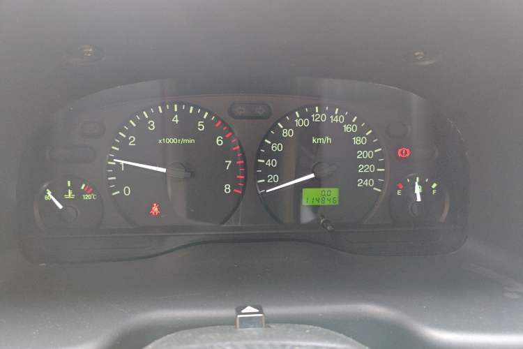 Used Ford Classic Transit 2015 2.4L Gasoline Multi-Function Vehicle Short Wheelbase 6-Seater Mid-Roof Model 4G64S4N
