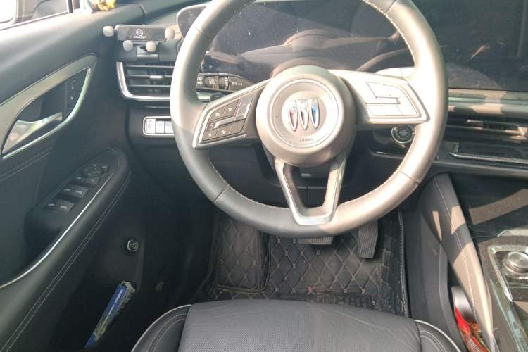 Used Buick Envision 2025 Encore Plus 28T Two-Wheel-Drive Platinum Edition
