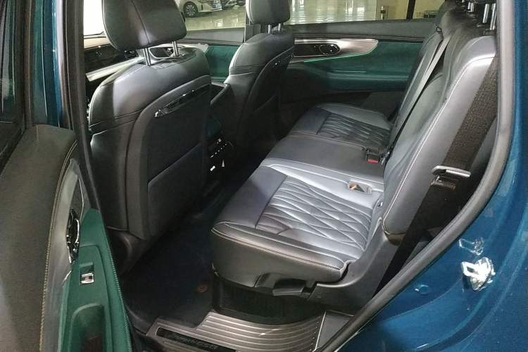 Used GAC Trumpchi GS8 2022 Dual-Engine Series 2.0TM Two-Wheel Drive Prestige Edition (7 Seats) Left Rear Seat