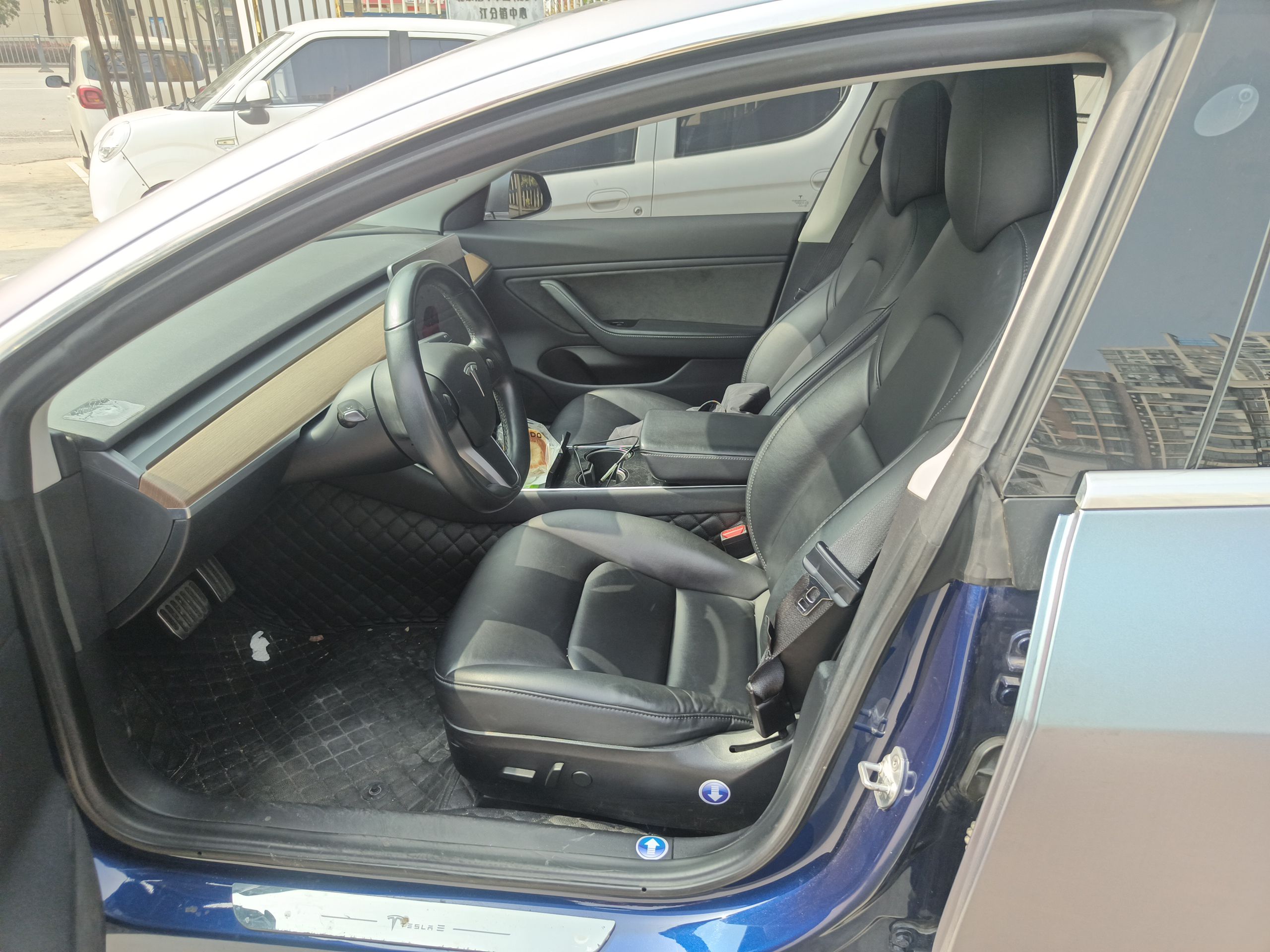 Переднее сиденье в автомобиле