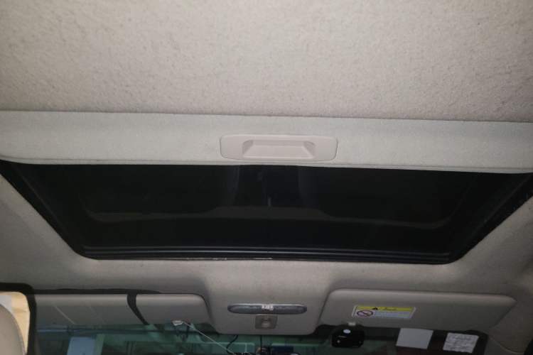 Used Venucia R50 2012 1.6L Automatic Prestige Edition
