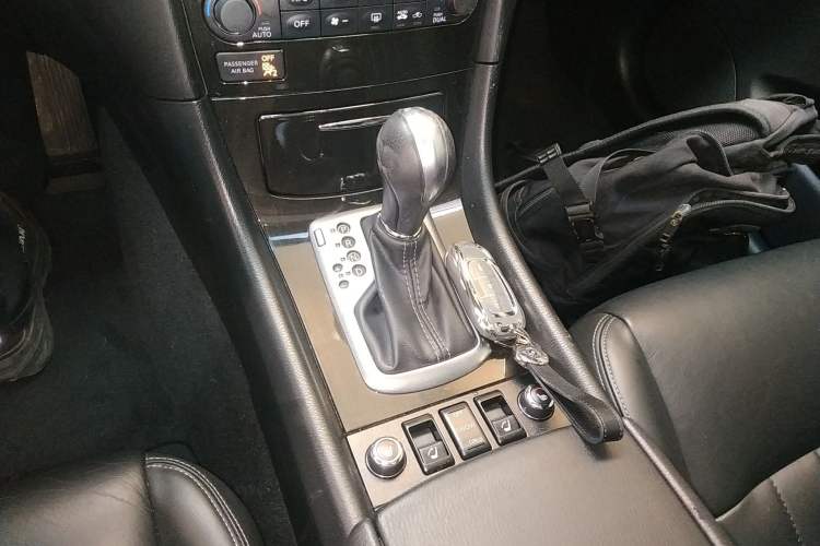 Used Infiniti QX50 2015 2.5L Luxury Edition Gear Lever