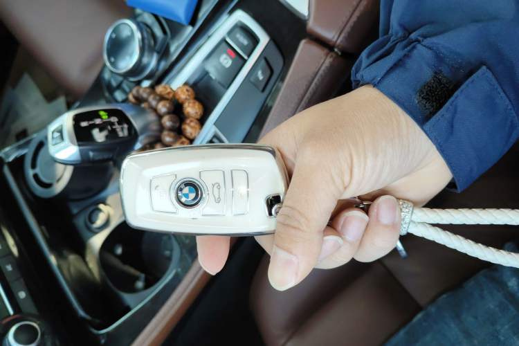 Used BMW 5 Series 2013 530Li Leading Model
