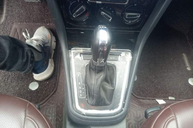 Used Volkswagen Bora 2017 230TSI DSG Comfort Version
