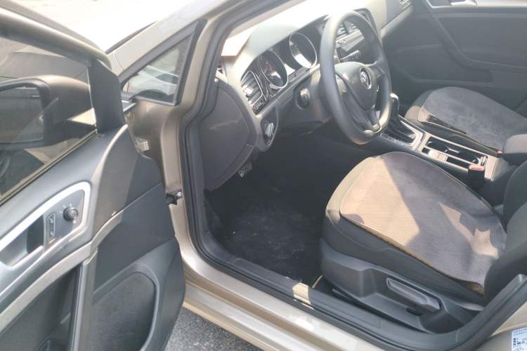 Used Volkswagen Golf 2018 1.6L Automatic Fashion Model