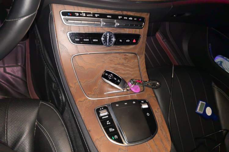 Used Mercedes-Benz E-Class 2019 Facelifted E 300 L Stylish Version Gear Lever