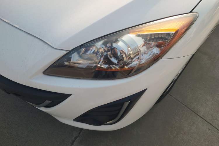 Used Mazda 3 2015 Sedan 1.6L Automatic Comfort Model Left Front Headlight