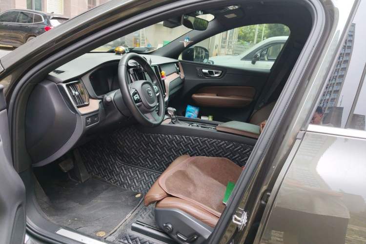 Used Volvo XC60 2021 T5 4x4 Smart Luxury Edition