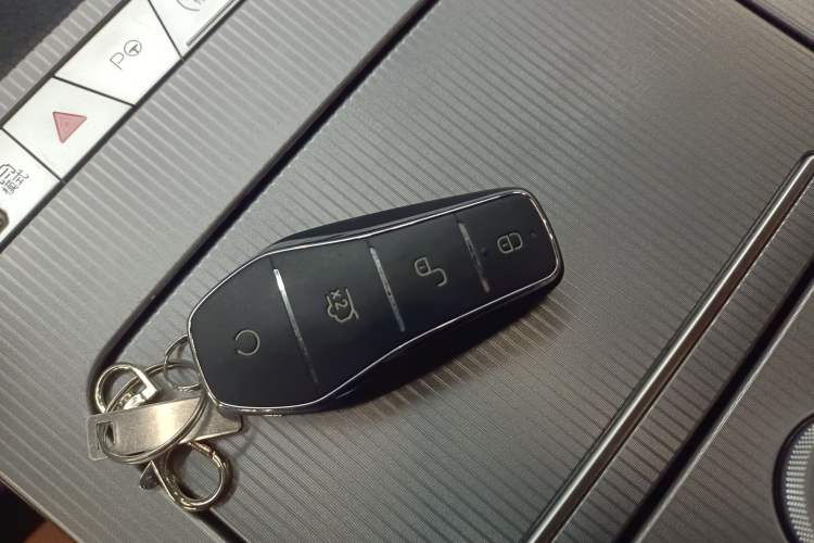 Used BYD Han L 2025 EV 701 km LiDAR Flagship Edition Vehicle Key