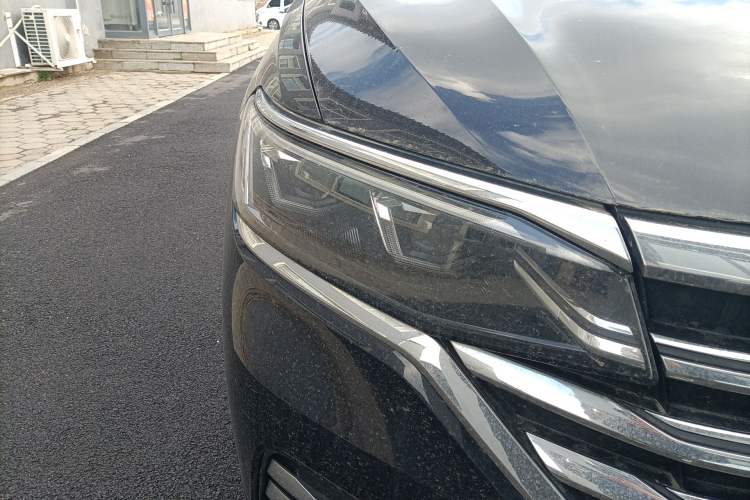 Used Volkswagen Viloran 2020 380TSI Prestige Edition Right Front Headlight