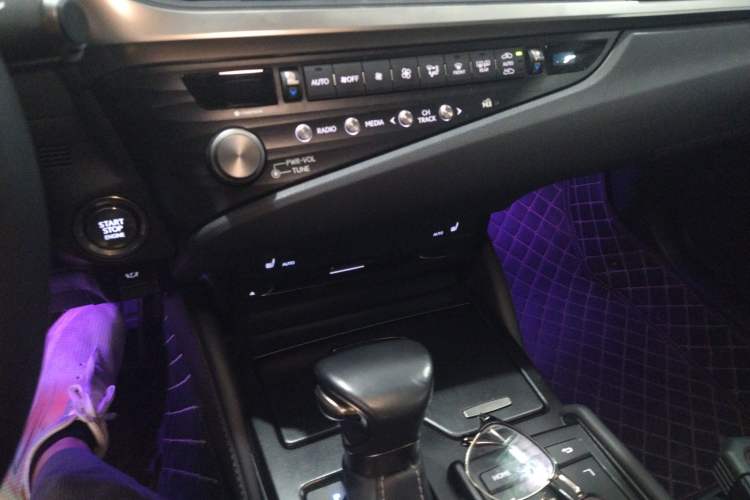 Used Lexus ES 2020 260 Excellence Edition Audio And AC Panel