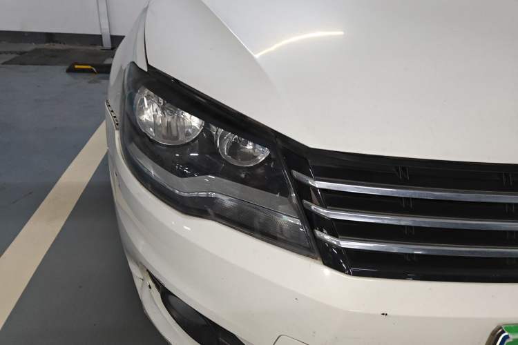 Used Volkswagen Bora 2015 Value Edition 1.6L Automatic Comfort Version Right Front Headlight