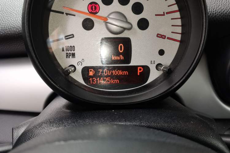 Used MINI 2012 1.6L COOPER Baker Street Odometer Close Up