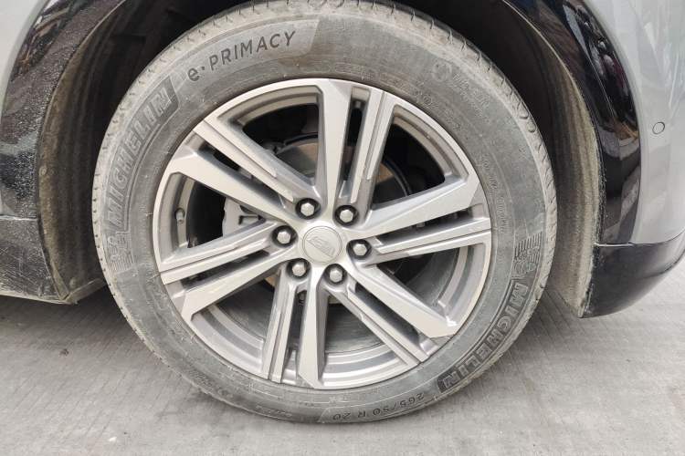 Used Cadillac LYRIQ 2022 Rear-Drive Long-Range Prestige Edition Right Front Wheel Hub