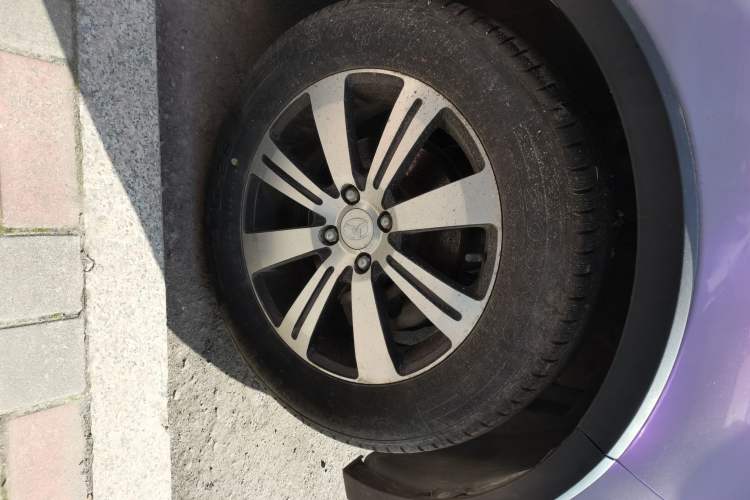 Used FAW Yingzhi G3 2014 1.5L Manual ZhiZun Edition Right Front Wheel Hub