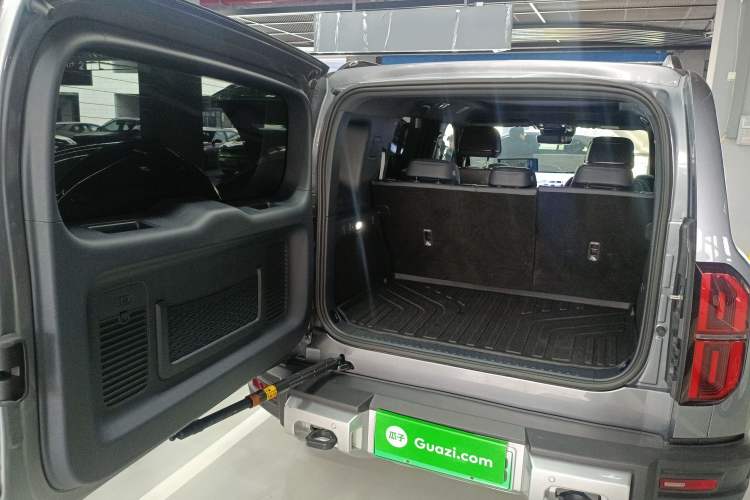 Used Formula Leopard Leopard 5 2023 Navigator Edition
