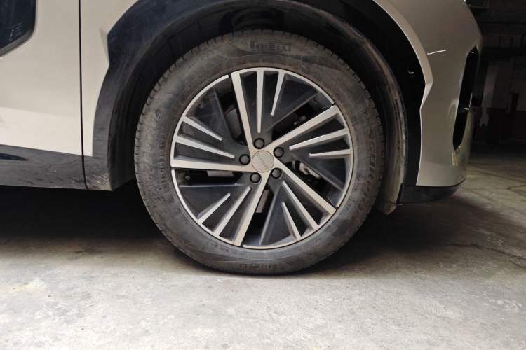 Used Lynk & Co 08 EM-P 2023 120km Long-Range Halo