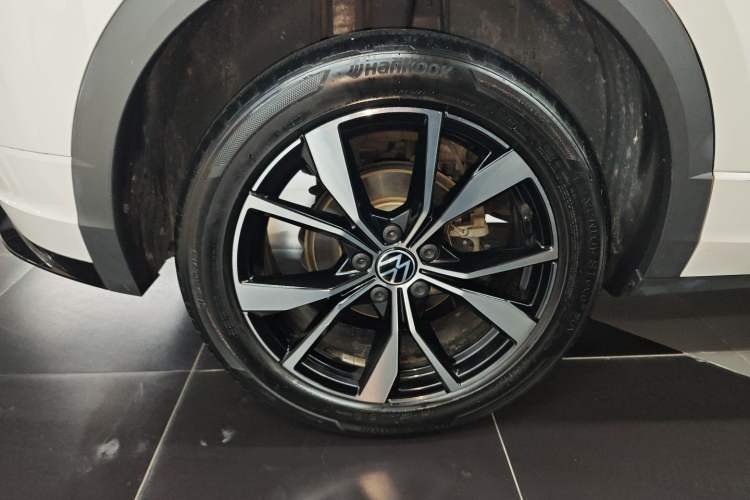 Used Volkswagen T-ROC 2023 300TSI DSG Two-Wheel-Drive Chen Guang Edition Right Rear Wheel Hub