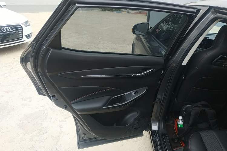 Used CHANGAN OSHAN X5 2021 Revised Version 1.6L Manual Luxury Edition
