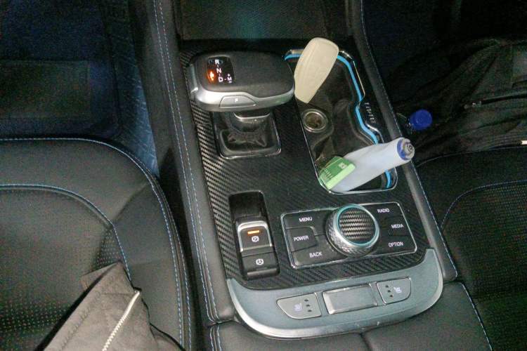 Used BAIC Off-Road BJ40 2021 2.0D Automatic Four-Wheel Drive Blade Hero Edition Adventurer Type Gear Lever