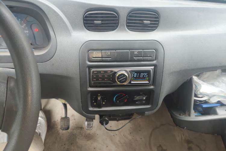 Used Wuling Zhiguang 2010 1.0L New Version Practical Edition with Short Body
