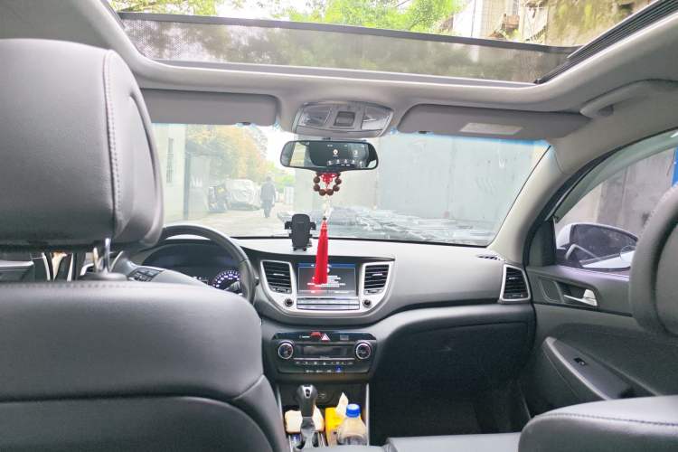 Used Hyundai Tucson 2018 1.6T Dual-Clutch Two-Wheel Drive 15th Anniversary Special Edition
