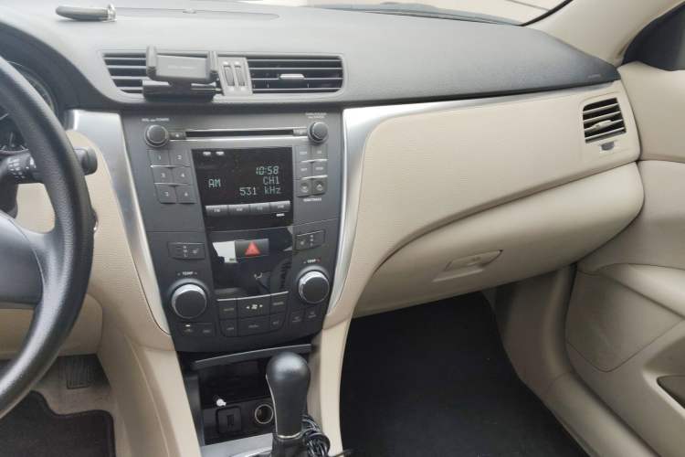 Used Suzuki Kizashi 2011 2.4L Two-Wheel Drive CVT Standard Edition
