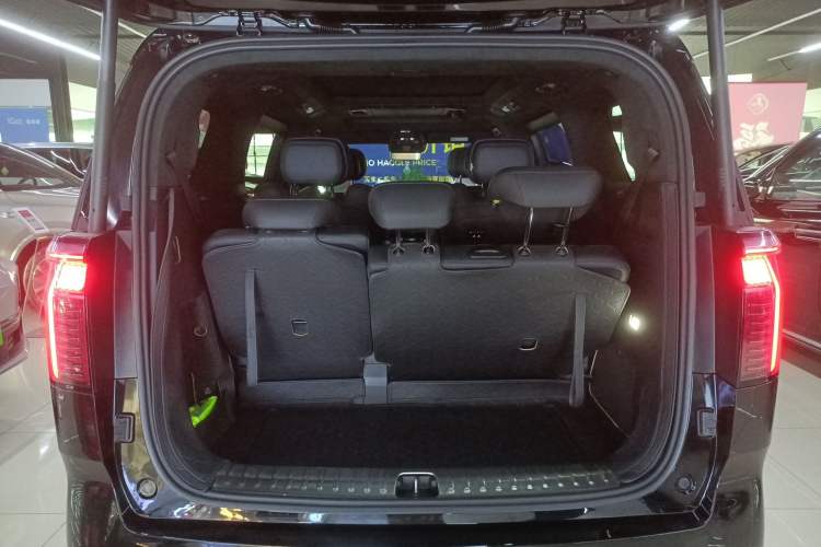 Used Zeekr 009 2024 7-Seater Walk-Through Version Four-Wheel Drive 108 kWh
