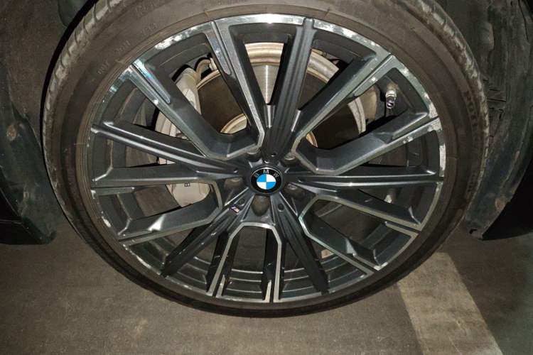 Used BMW 7 Series 2019 740Li xDrive Executive M Sport Package Right Front Wheel Hub