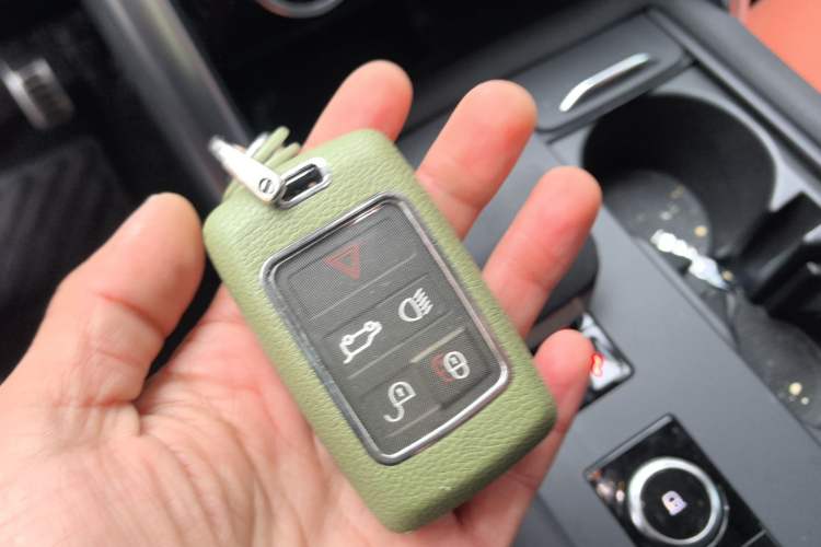 Used Land Rover Discovery 2023 Revised Version 360 PS R-Dynamic S
