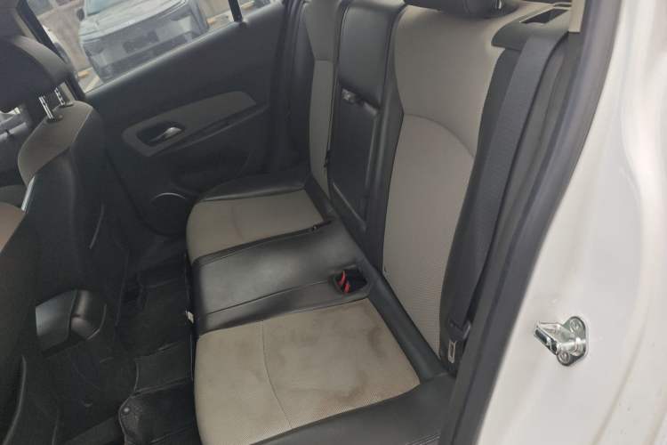 Used Chevrolet Cruze 2013 1.6L SE MT
