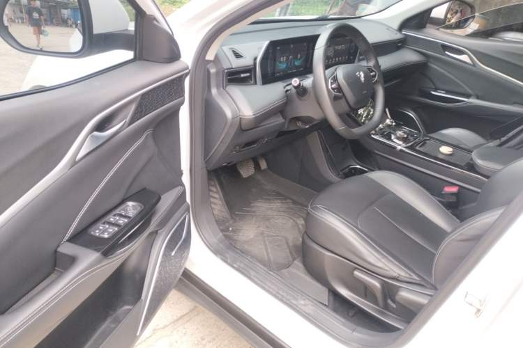 Used NETA U 2023 NETA U-Ⅱ 400 U-SHOW Edition Lithium-Ion Battery Driver Seat