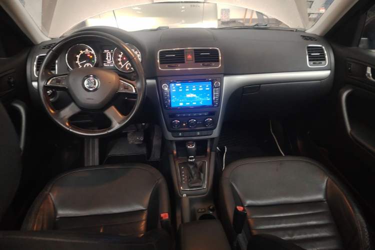 Used Skoda Yeti 2014 1.4 TSI DSG Polar Edition Center Console