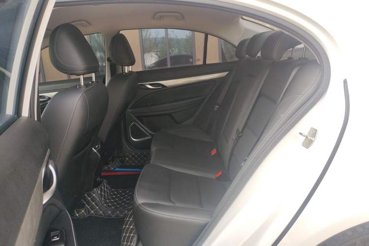 Used Geely Auto Emgrand 2019 Leading Edition 1.5L Manual Luxury Model China VI Standard Left Rear Seat