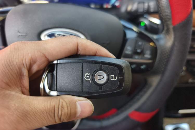 Used Ford Escape 2020 EcoBoost 245 Four-Wheel Drive Luxury Edition
