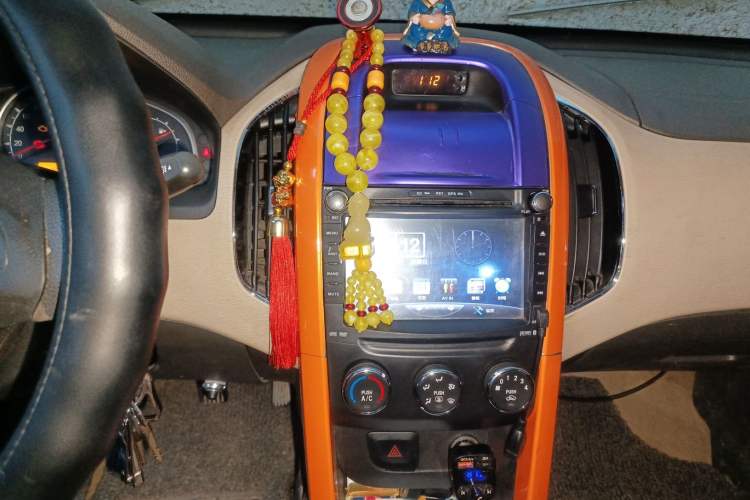 Used Baojun 630 2013 1.5L manual standard version
