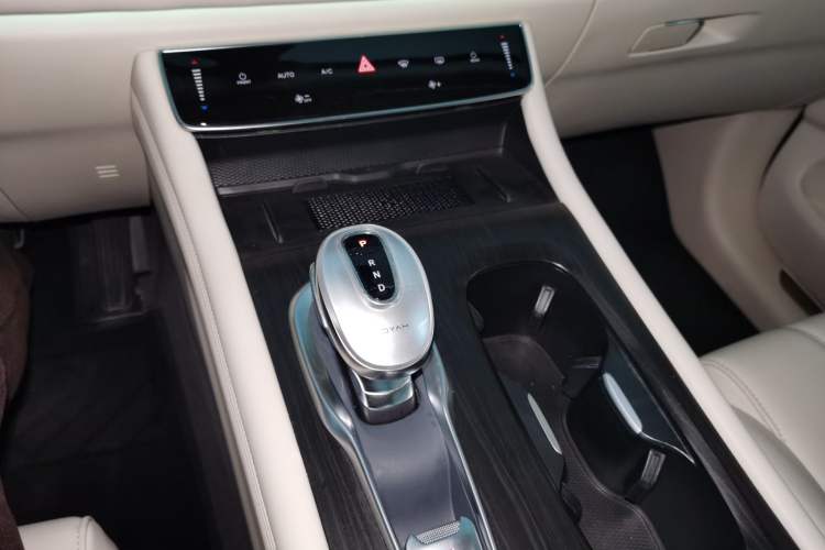 Used VOYAH Dream 2024 PHEV Extended-Range Premium Edition Gear Lever