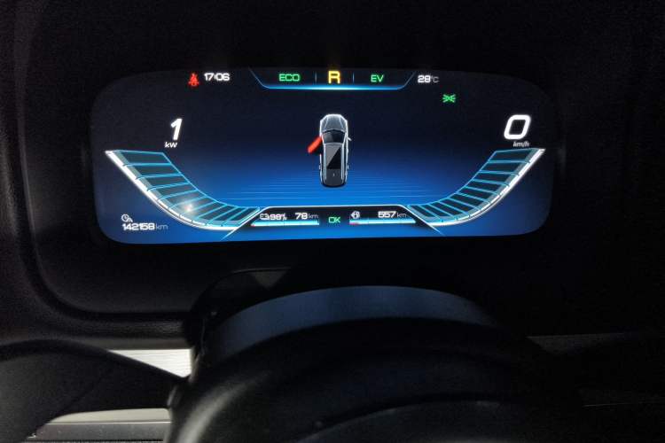 Used BYD Tang New Energy 2018 DM 2.0T All-Wheel Drive Smart Connectivity Luxury Model 7 Seats China V Emission Standard Odometer Close Up