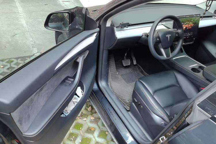 Used Tesla Model Y 2024 Rear-Wheel-Drive Version
