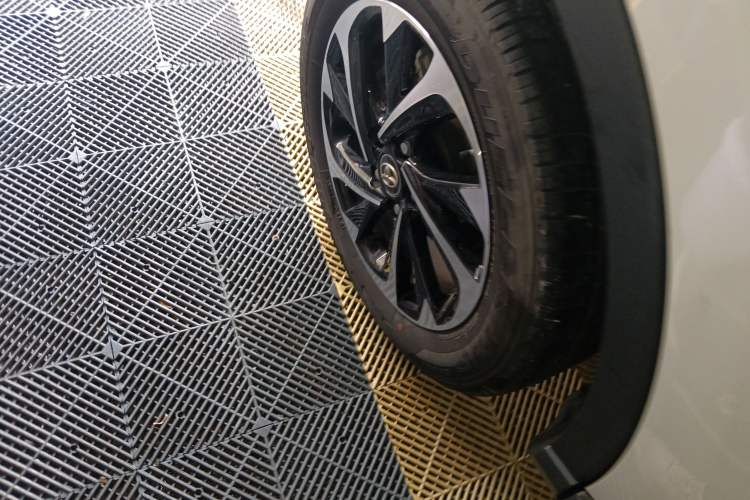 Used Toyota IZOA 2020 2.0L Yi Xiang CARE Exterior 5