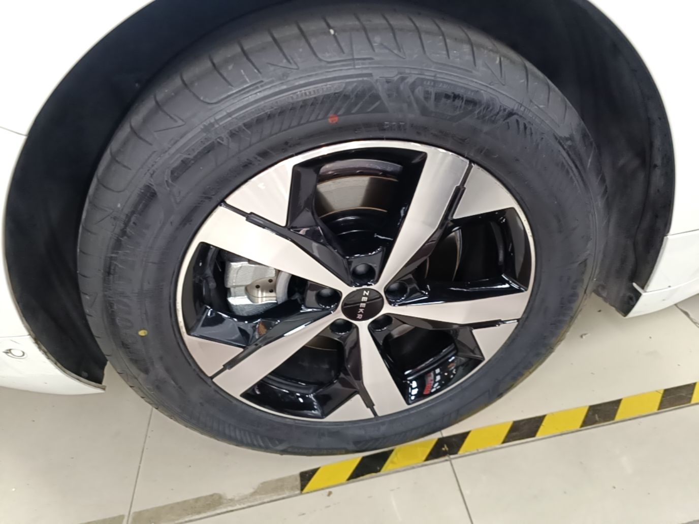 Zeekr 001 2023 WE Edition 100 kWh — снимка 11