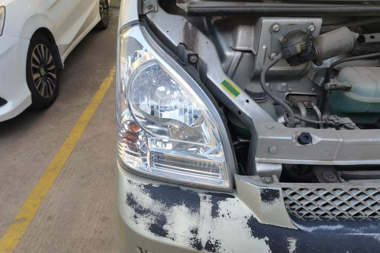 Used Wuling Rongguang EV 2022 Base Model Enclosed-Window Vehicle with 5 Seats Powered by Penghui Battery
