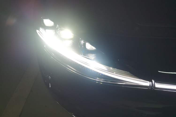 Used Hima S9T 2025 Model Pure Electric Rear-Drive Max Right Front Headlight