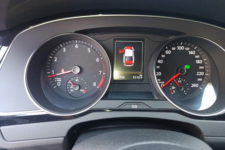 Used Volkswagen Magotan 2017 330TSI DSG Luxury Model Instrument Cluster